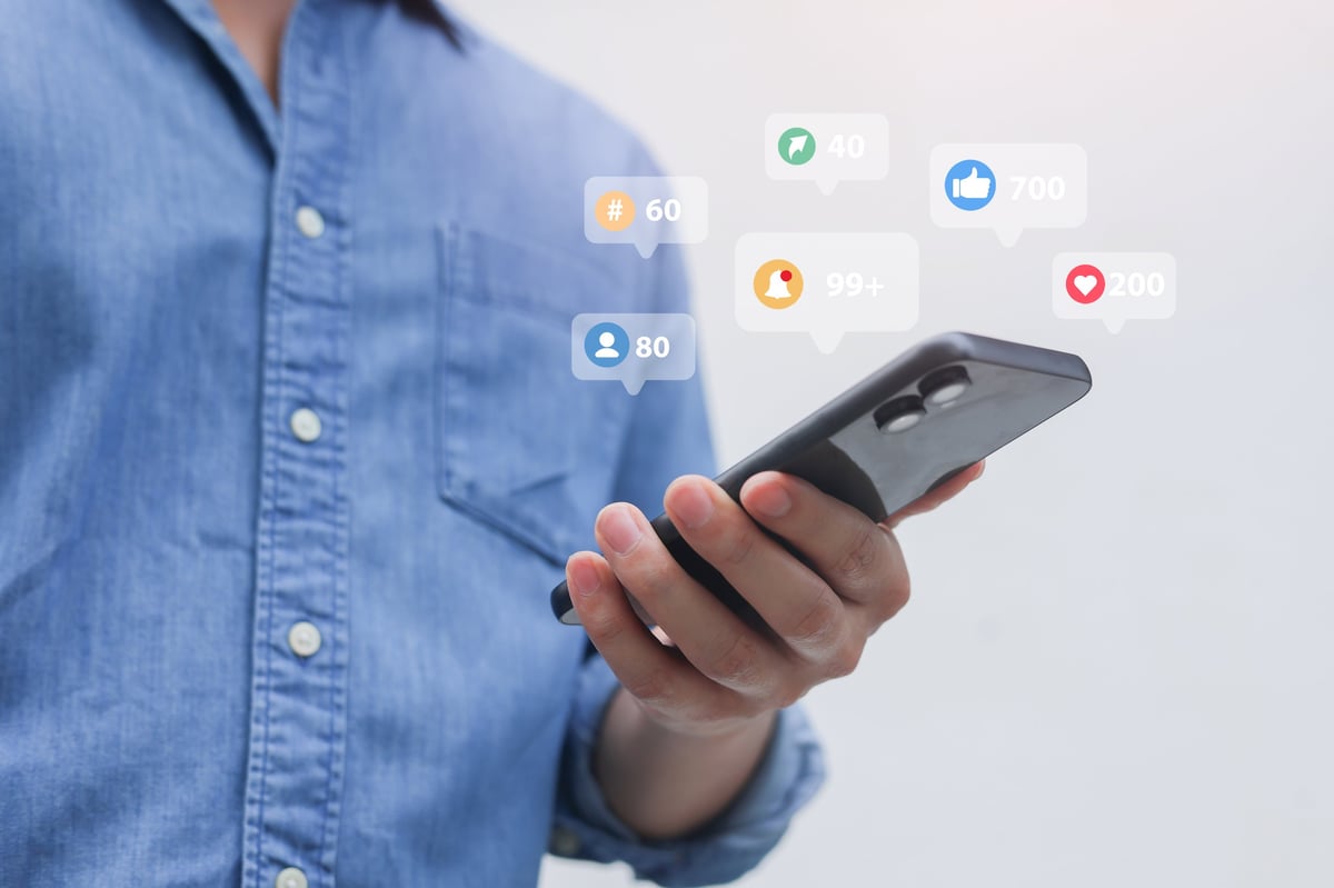 Social media content creation on smartphone